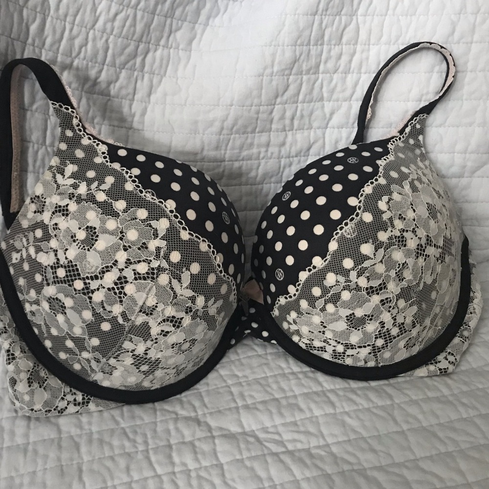 (Body) Victoria’s Secret bra 38D